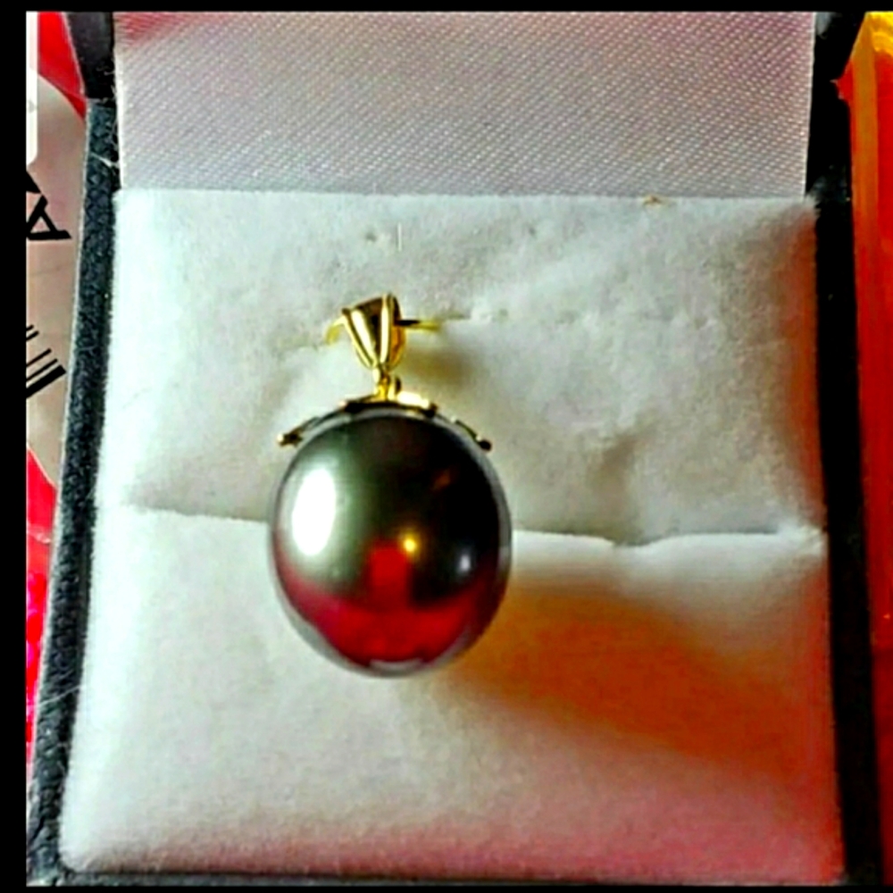 14K YG HUGE BLACK TAHITIAN PEARL PENDANT